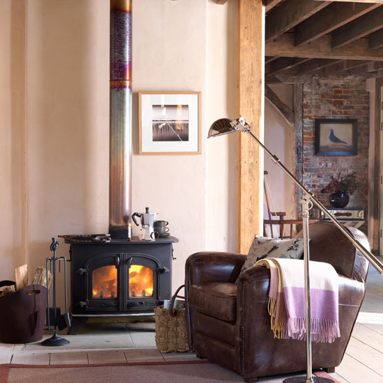 living room with leather armchair and rug