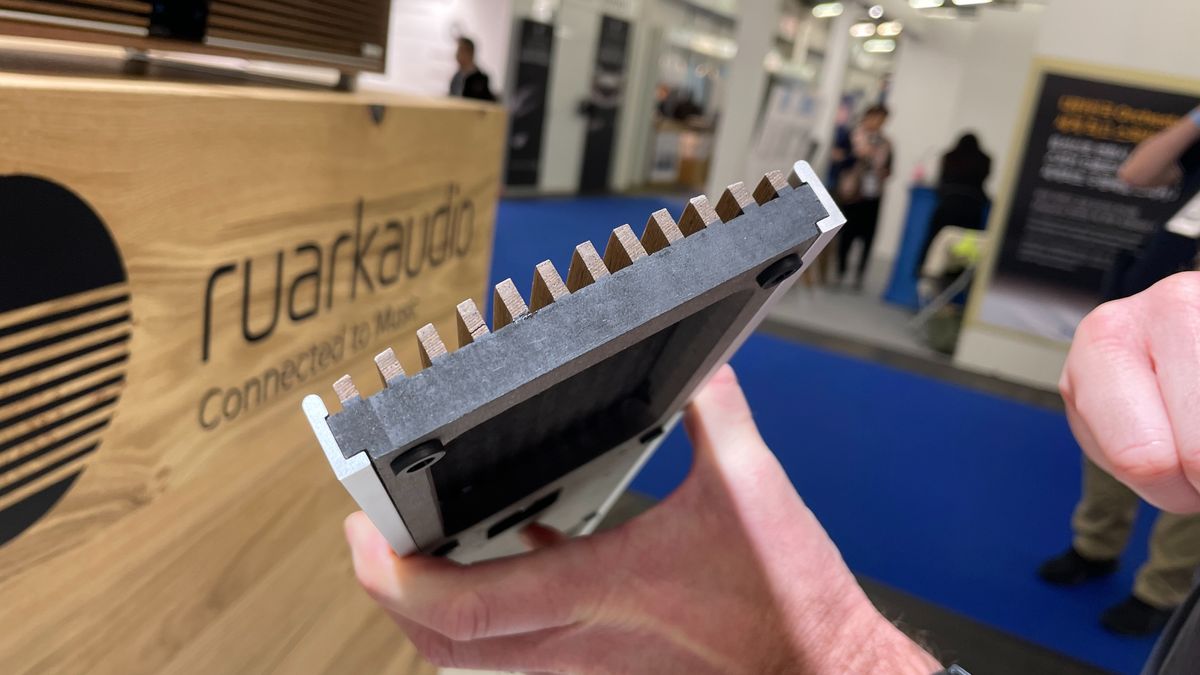 Ruark Audio R410 wooden grille
