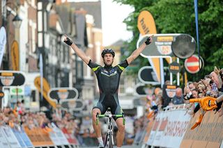 Jack Bauer solos to win, Tour Series 2010, round 9, Chester