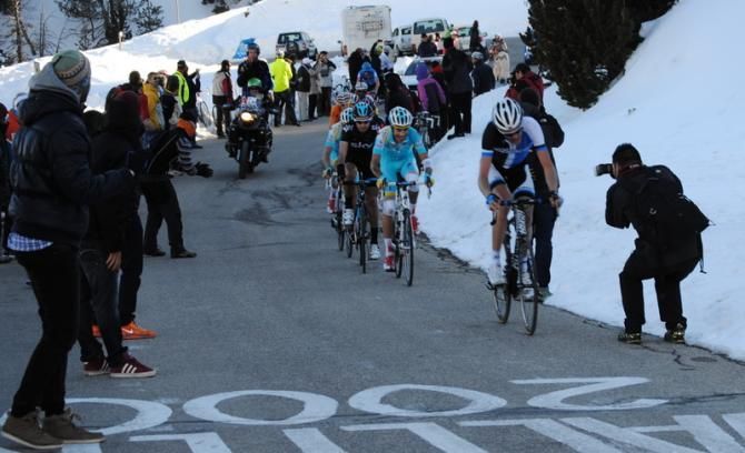 Robert Gesink (Blanco) was distanced by Wiggins' surprise acceleration
