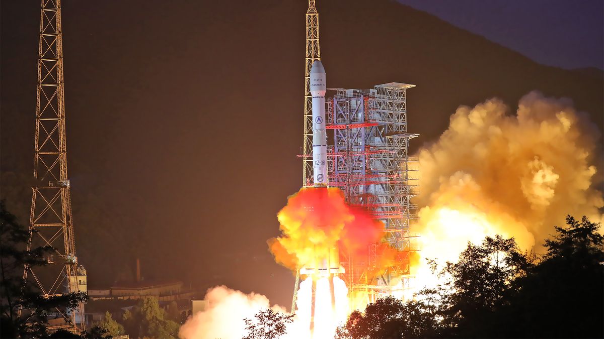 A Long March 3B rocket carrying the Chinasat-18 communications satellite lifts off from the Xichang Satellite Launch Center in China&#039;s Sichuan province on Aug. 19, 2019. 