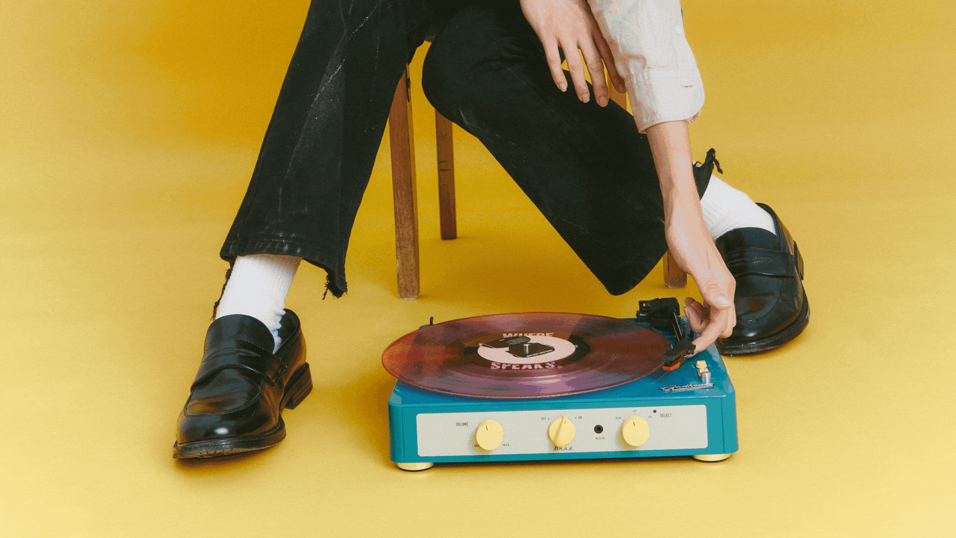 video of colorful GADHOUSE record player