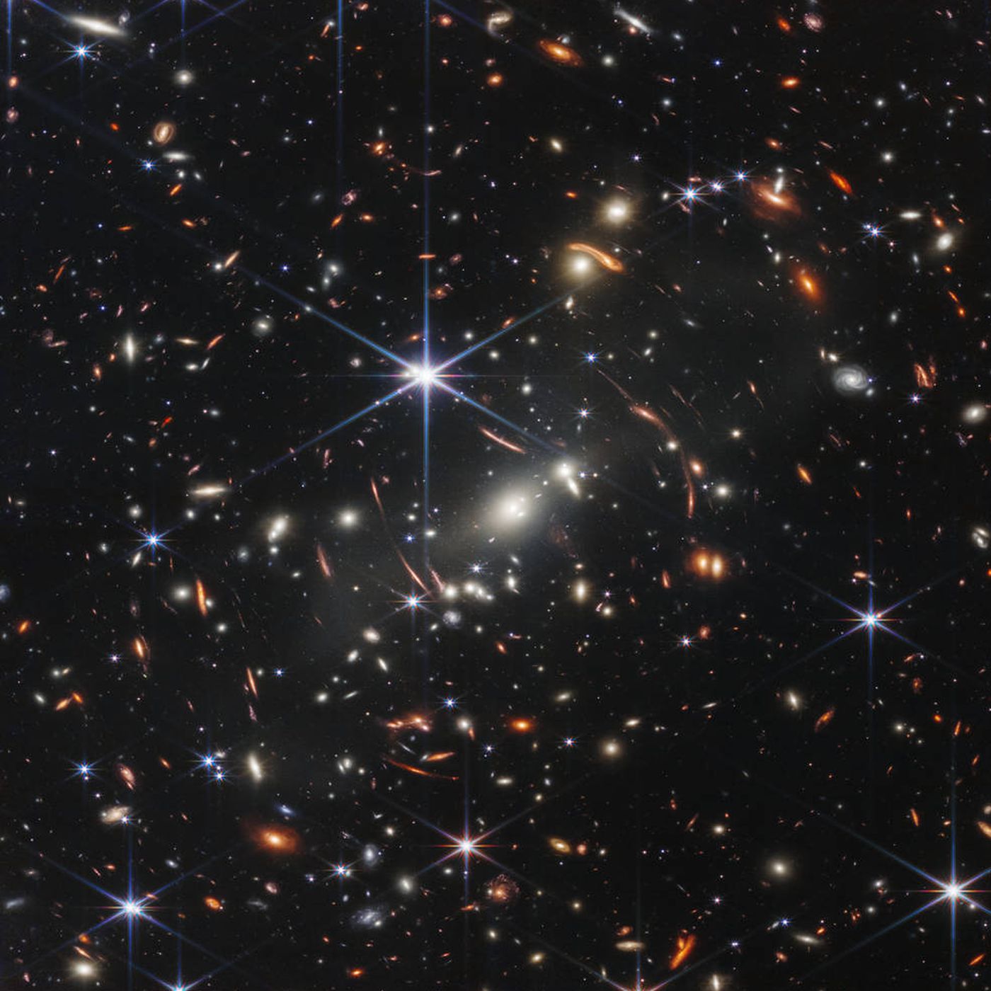 Image du télescope James Webb "Premier champ profond" qui a permis d'étudier la lumière au sein de l'amas de SMACS-J0723.3-7327