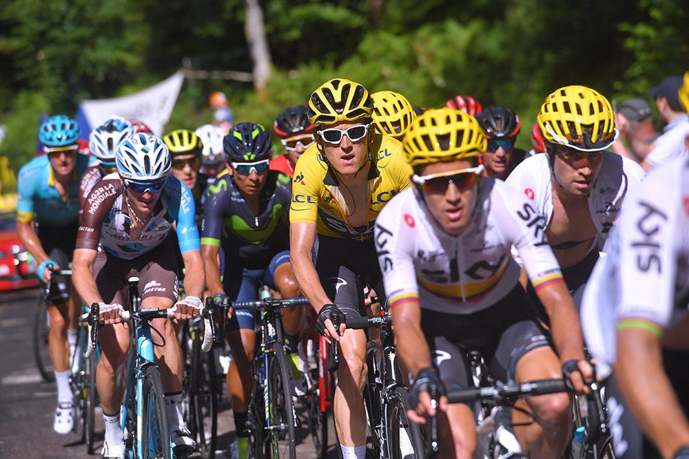 Geraint Thomas (Team Sky) gave up his yellow jersey to work for Froome