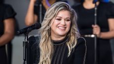 Kelly Clarkson smiles for the camera