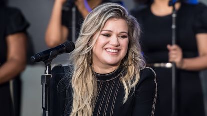 Kelly Clarkson smiles for the camera