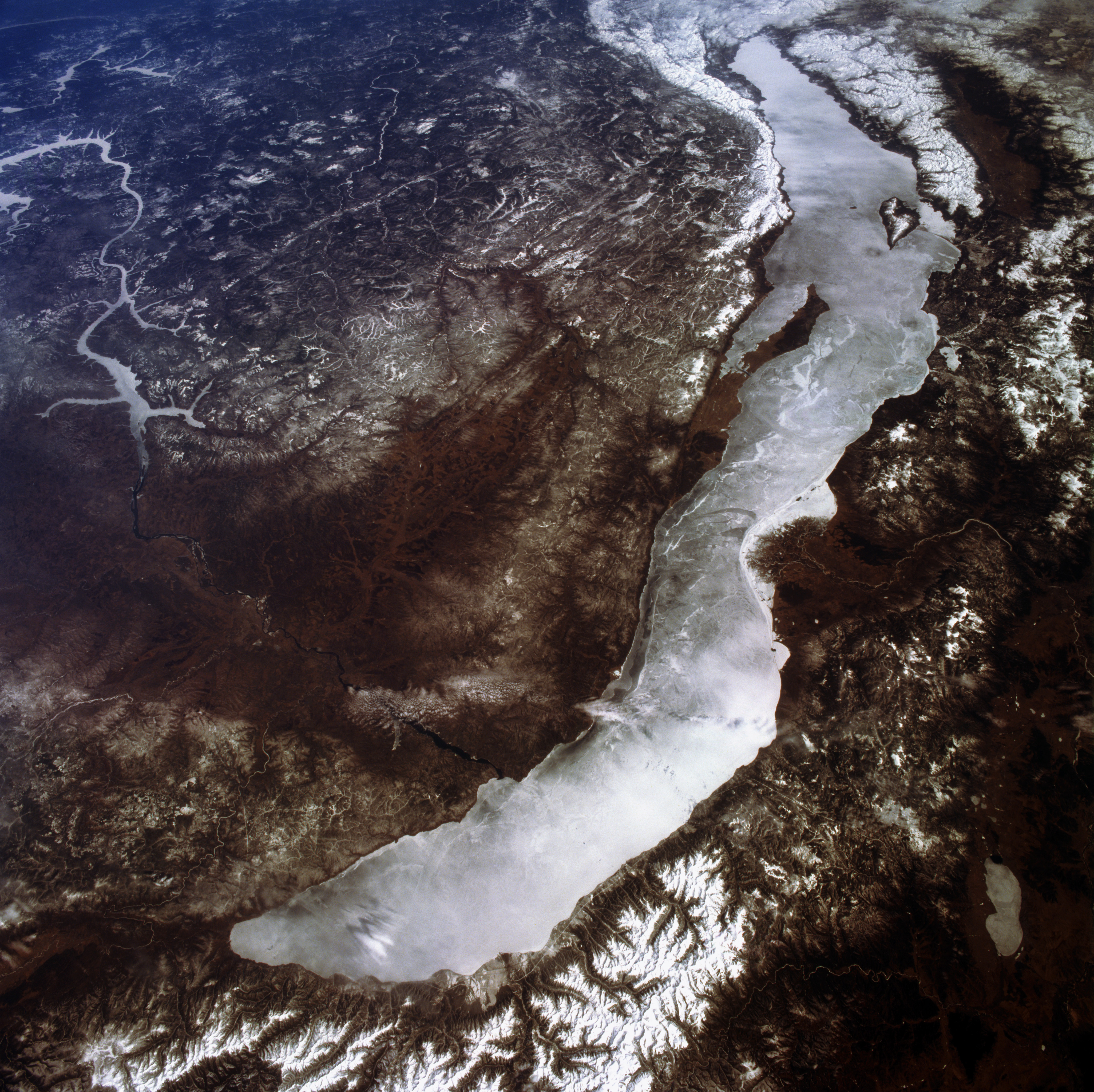 Immagine aerea del lago Baikal, Russia.