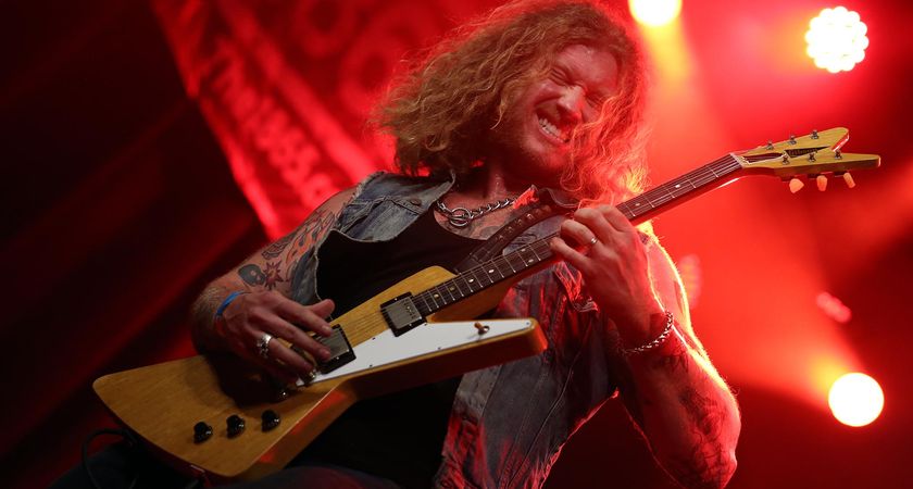 Jared James Nichols turns up the heat during his 2025 UK tour as he plays fingerstyle blues on his split-V headstock Gibson Explorer