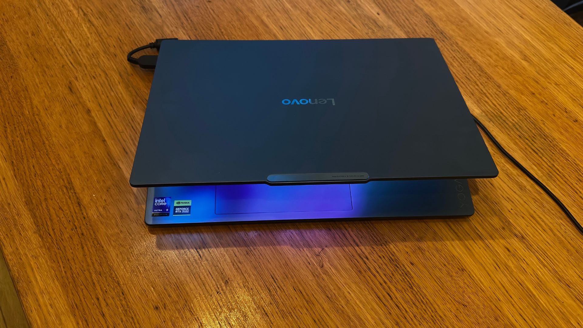 the lenovo yoga pro i9 aura edition is made from an aluminium chassis