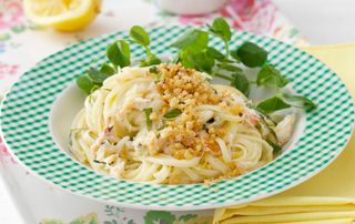 Linguine with crab and mint