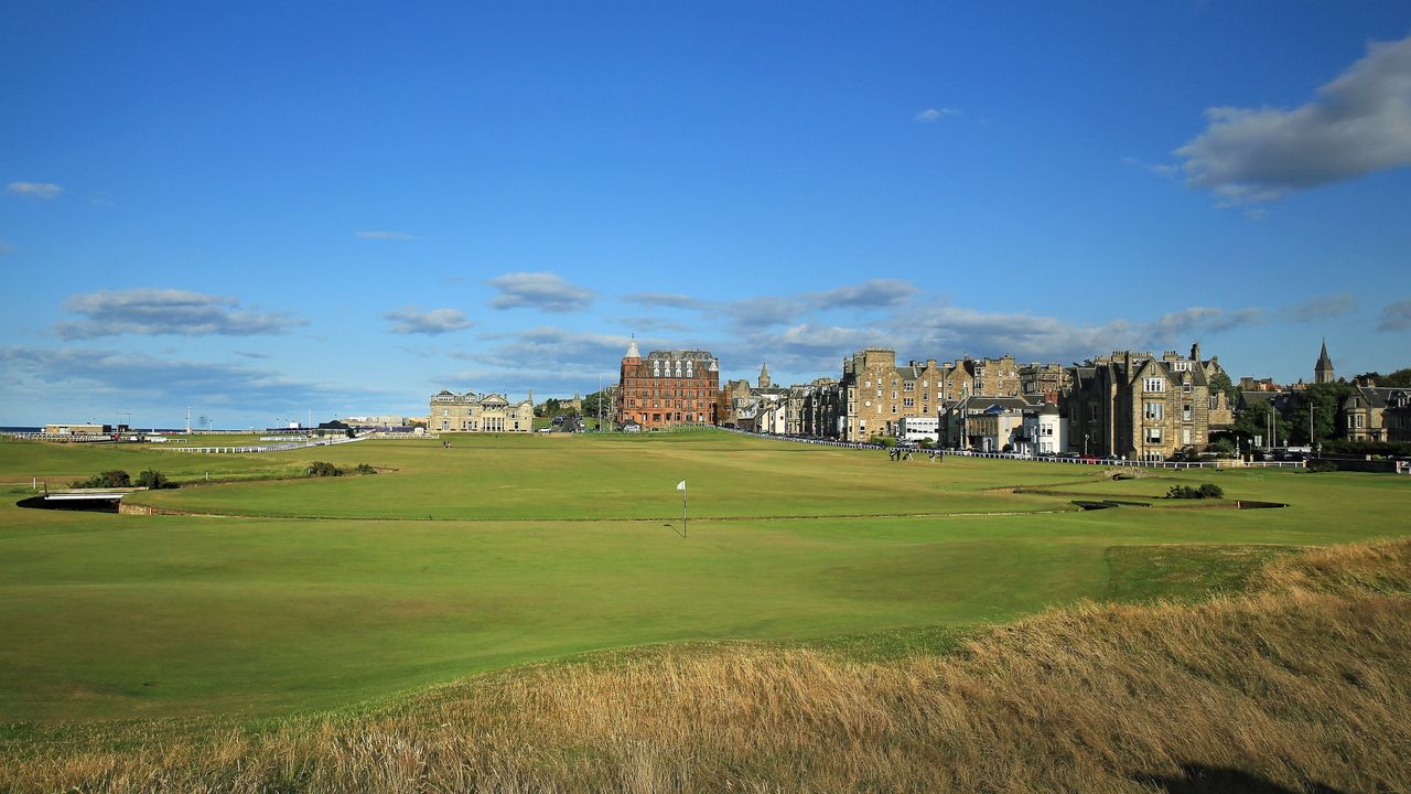 10 Most Famous Scottish Golf Courses - St Andrews - Old Course - Hole 1