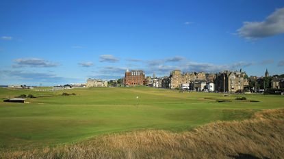 10 Most Famous Scottish Golf Courses - St Andrews - Old Course - Hole 1