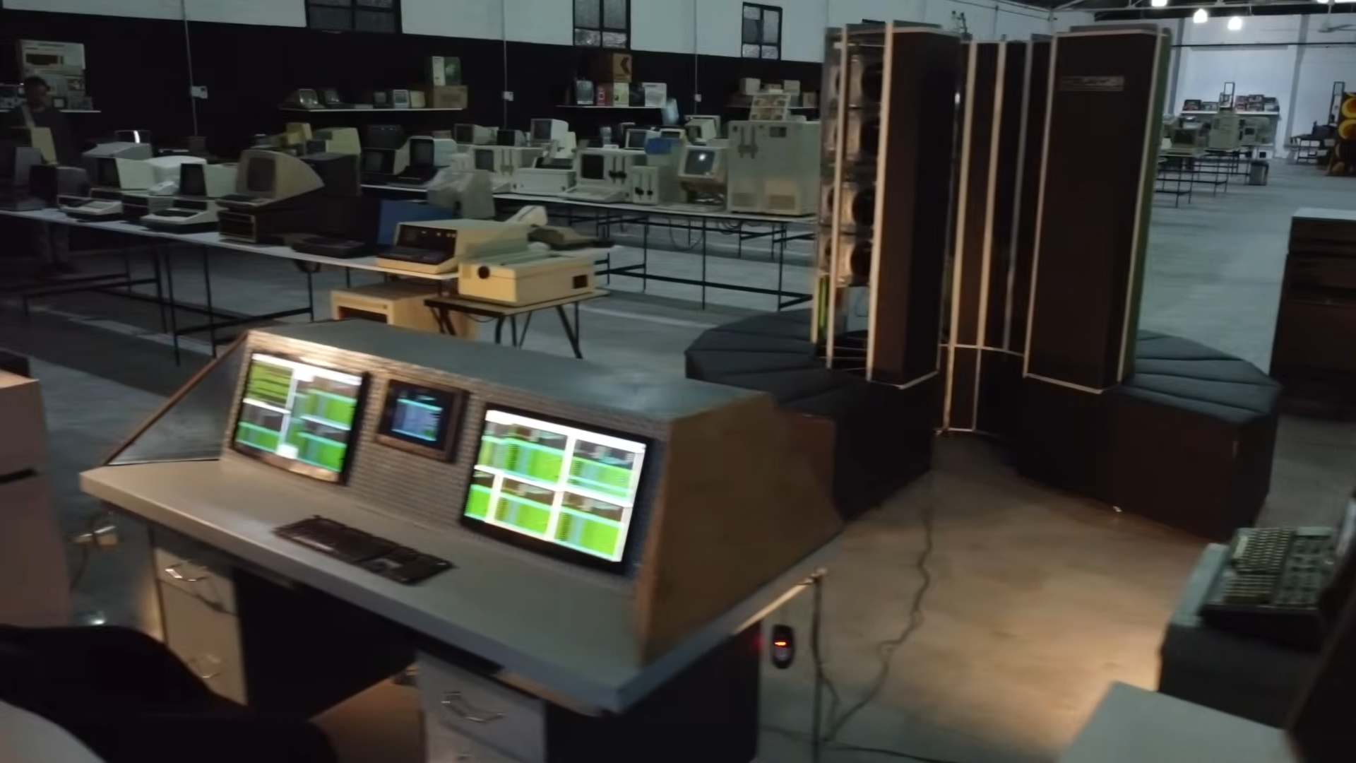 The Museo de Historia de la Computaci&oacute;n's Cray-1 supercomputer replica built from many Mac Minis and more.