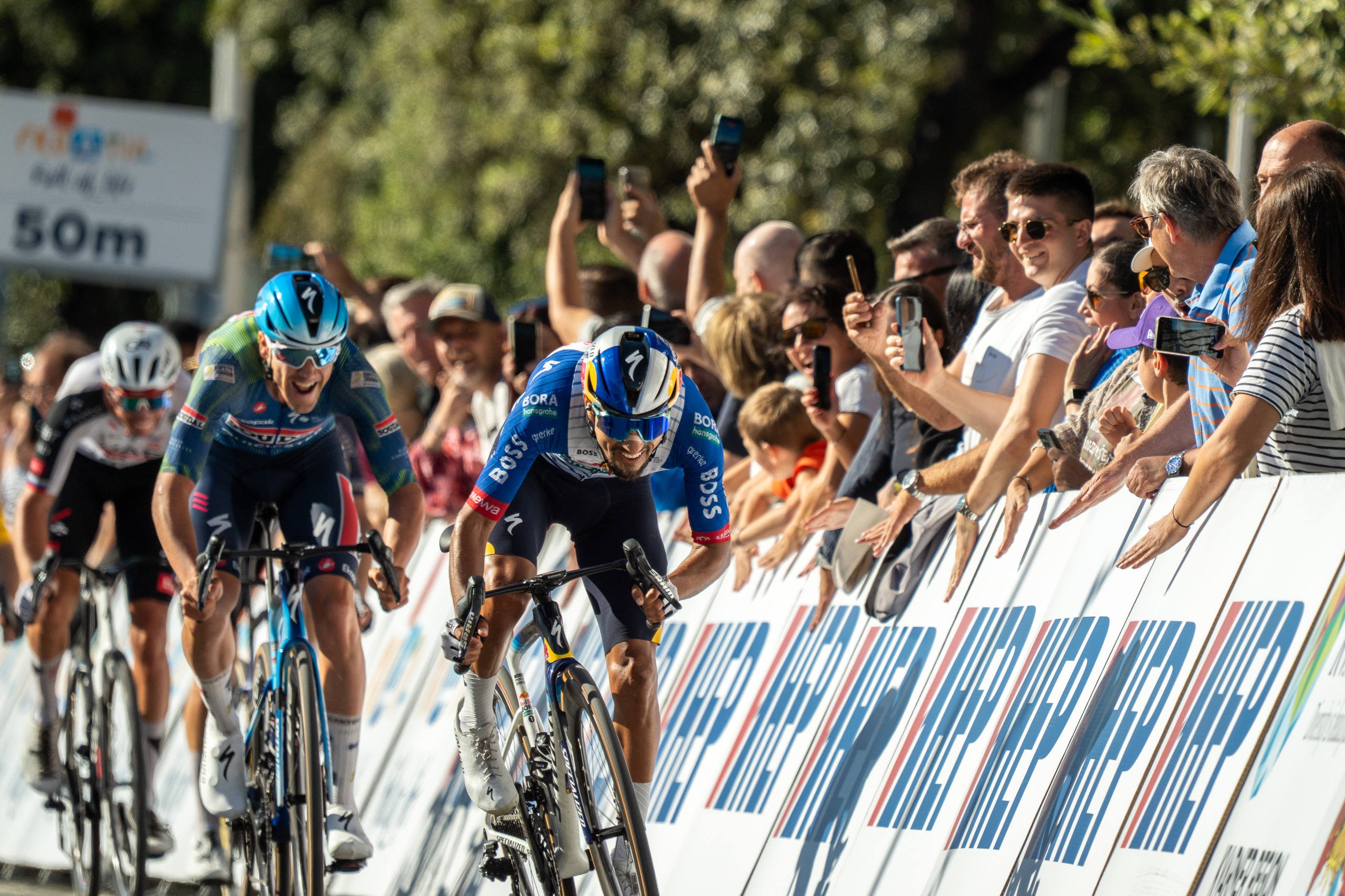 CRO Race: Colombian Dani Mart&iacute;nez ends two-year win drought with small group victory on stage 4