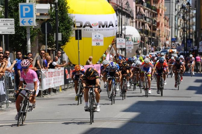 Marianne Vos unclipped in the sprint and was beaten by Giorgia Bronzini