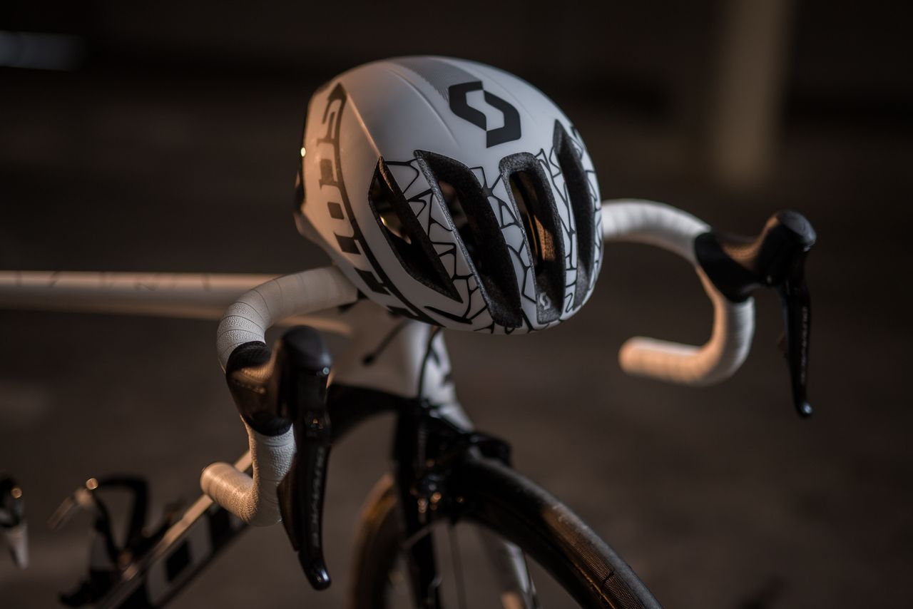 Yates' Scott Cadence helmet