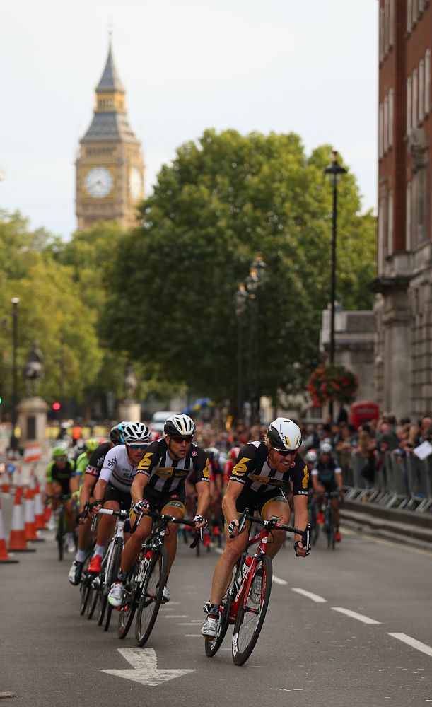 Tyler Farrar leads the bunch near end of the final stage at the Tour of Britain.