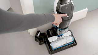 BISSELL CrossWave Cordless Max – 3-in-1 docking station in use
