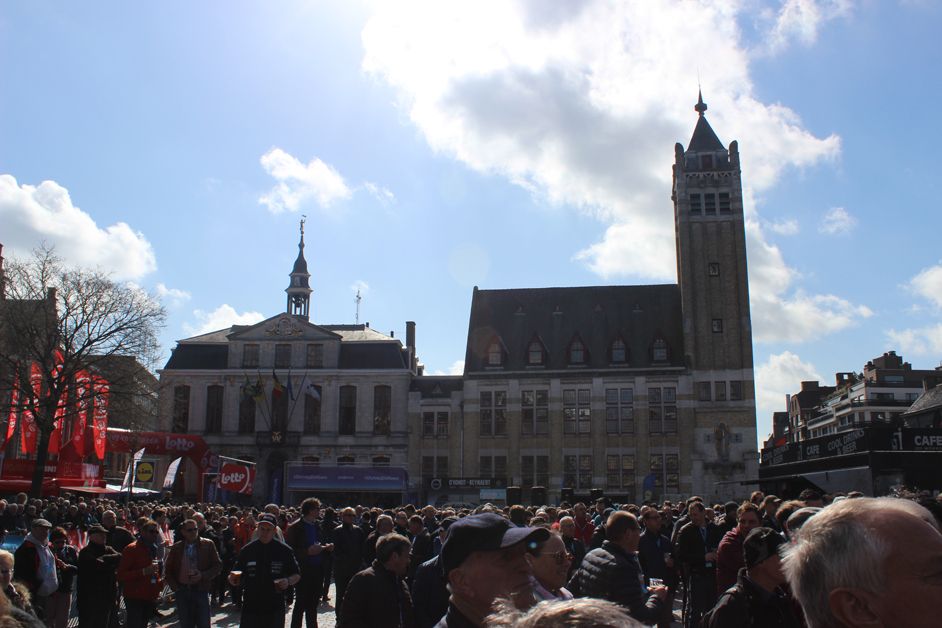 Roeselare's Grote Markt bathed in sunshine