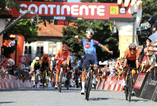 Volta a Portugal: Francisco Peñuela wins stage 7 sprint in Paredes