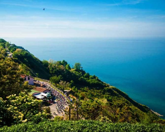 The field flies along the Adriatic coast during the Giro