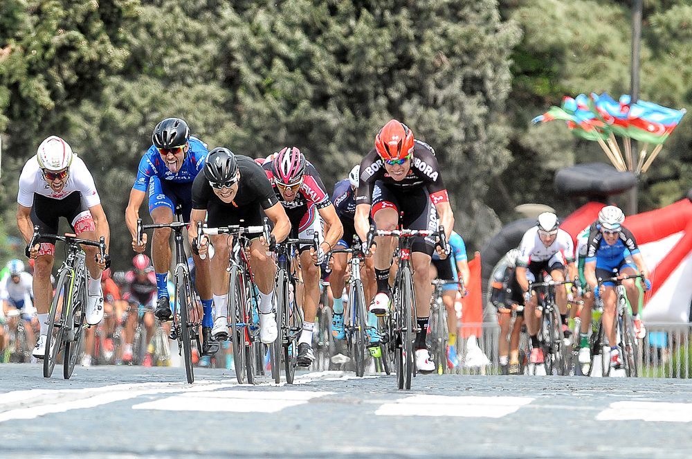 Phil Bauhaus (Bora-Argon 18) beats Scott Sunderland (Team Illuminate) to win stage 1 at the 2016 Tour d'Azerba&iuml;djan