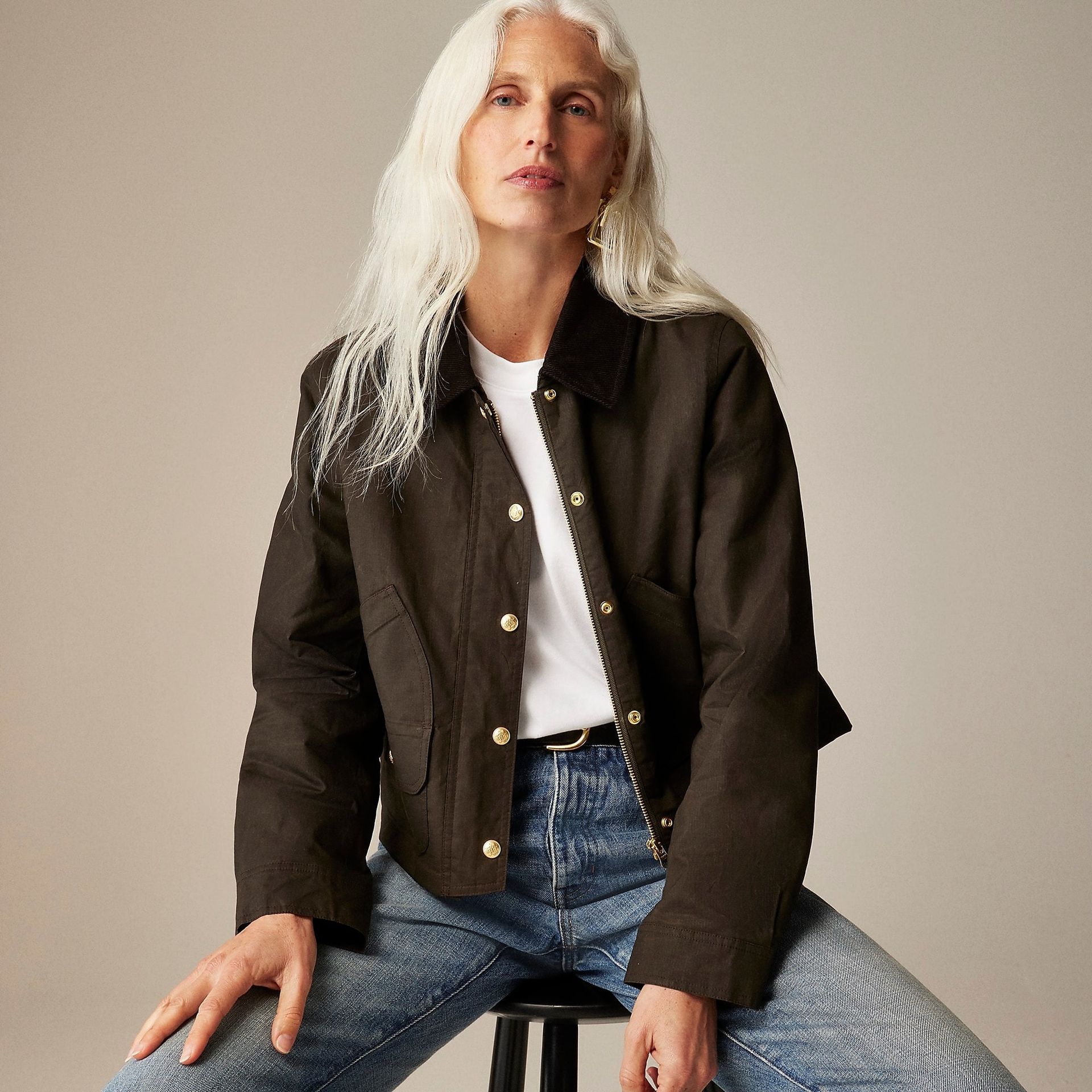 VEhwMvCmqryrUwwhUBAnTV-320-80 パリの人々はこの秋、ジーンズと合わせてこの 4 つのワンランク上の定番アイテムを着ています