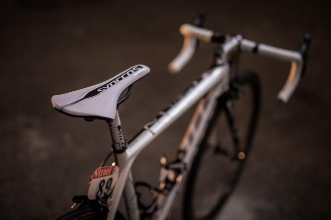 A Syncros seat post and saddle were also decorated with the black and white design