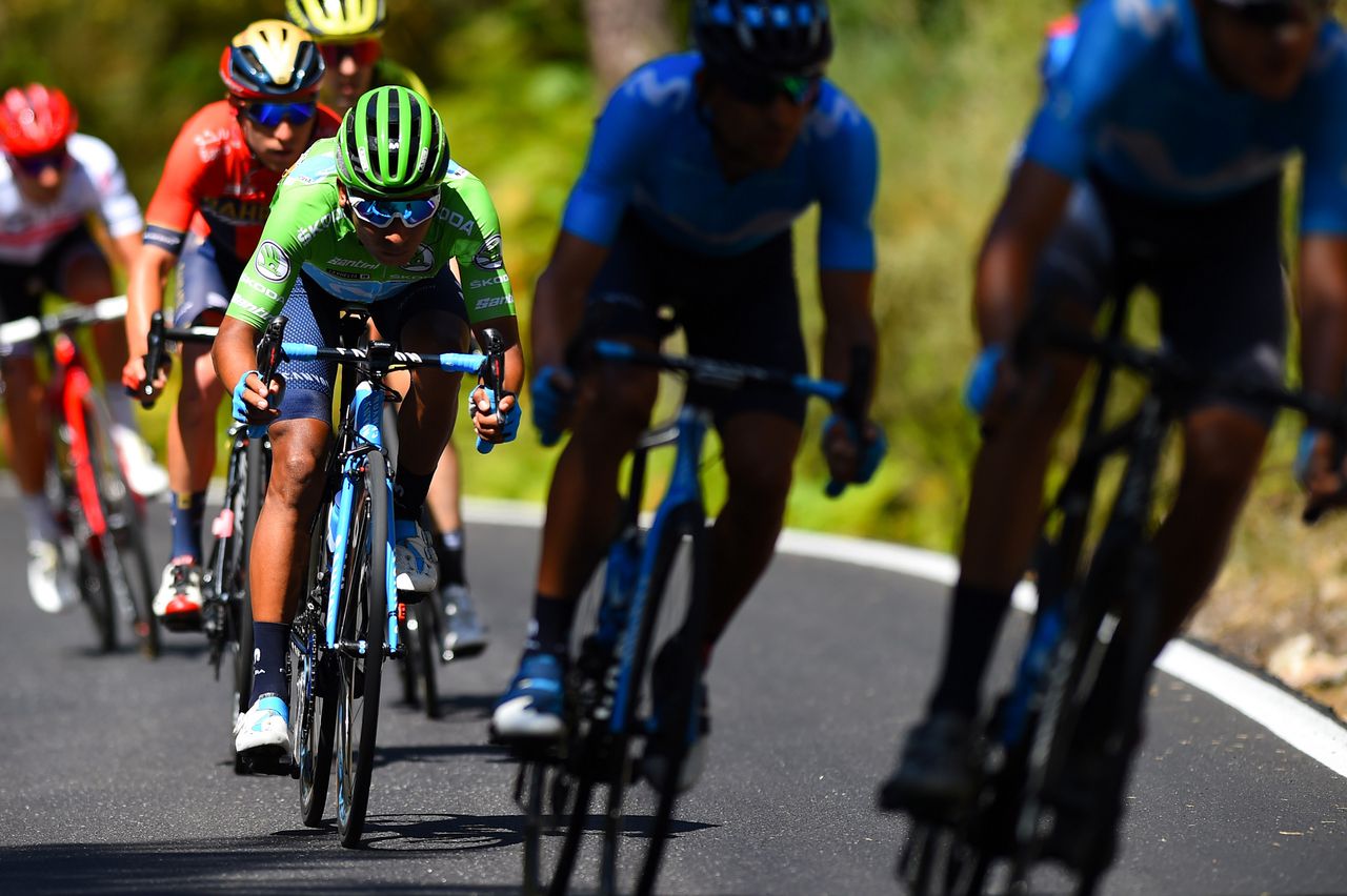 Nairo Quintana descends the Morcuera in the peloton