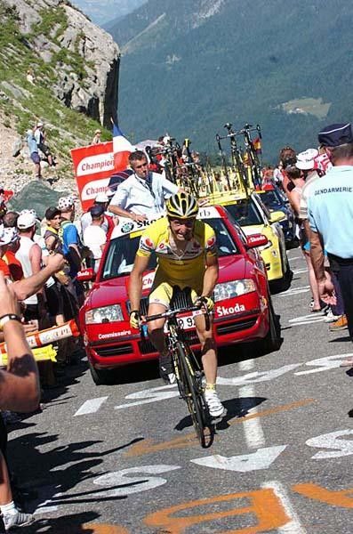 David De La Fuente (Saunier Duval-Prodir) chases the German in vain.