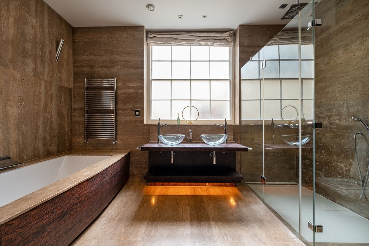 Images of Churchill's former home in Eccleston Square, London