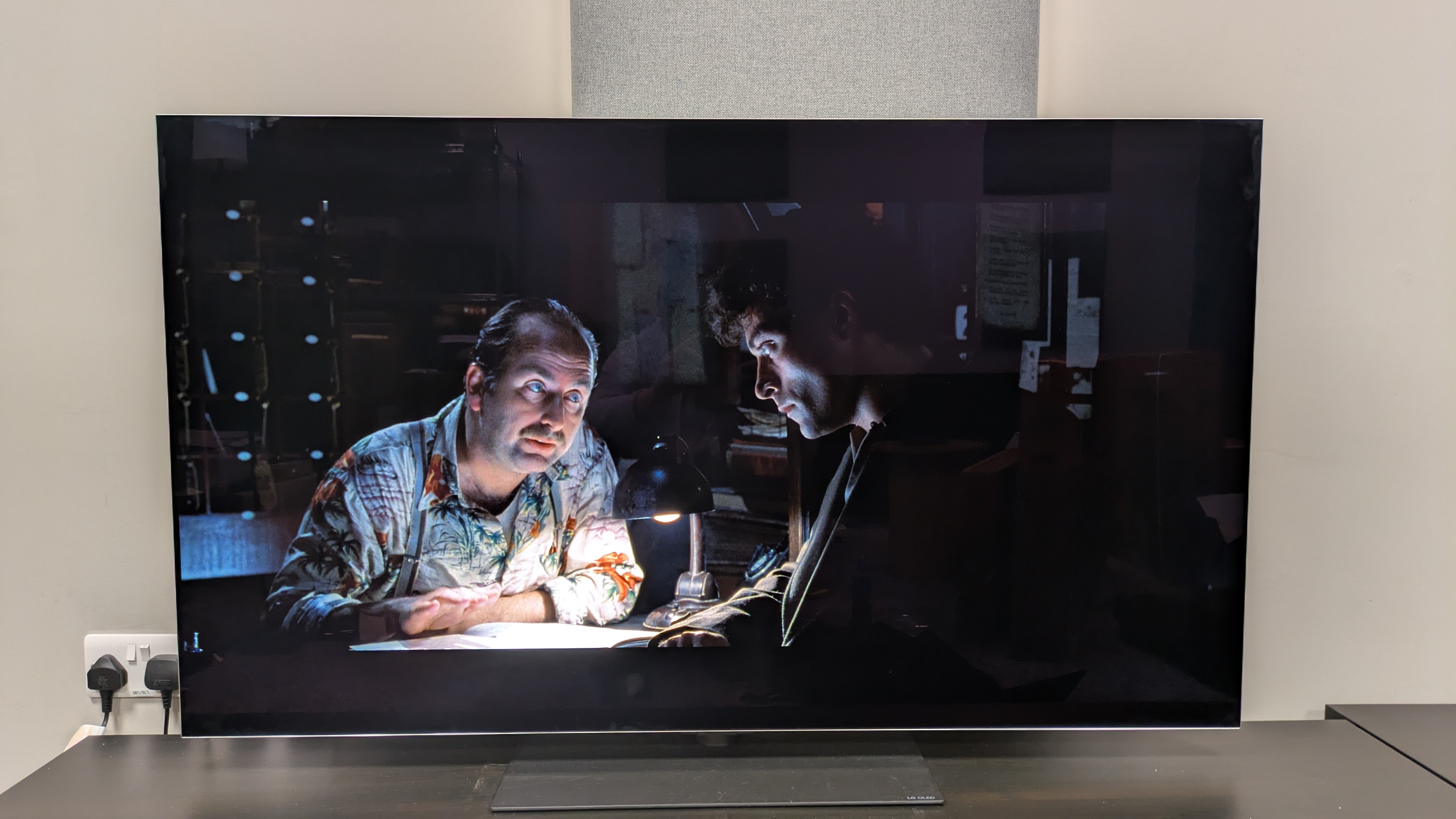 LG G5 showing Dark City in HDR Cinema Home