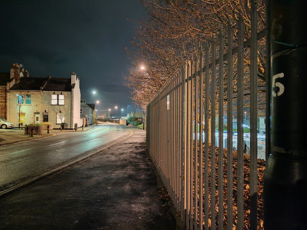 Nubia Red Magic 9 Pro camera sample Night mode fence