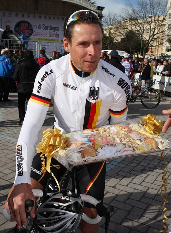 Robert Bartko (Germany) gets some local delicacies.