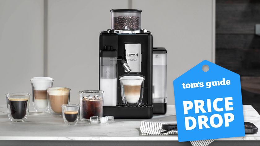 De’Longhi Rivelia espresso machine on countertop with coffee drinks