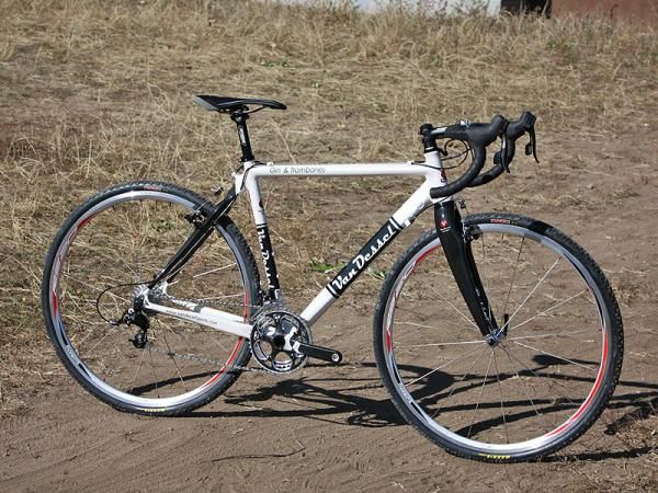 Van Dessel has beefed up its Gin &amp; Trombones for 2010 with a wider and stiffer top tube, a BB30 bottom bracket shell, and a tapered front end.