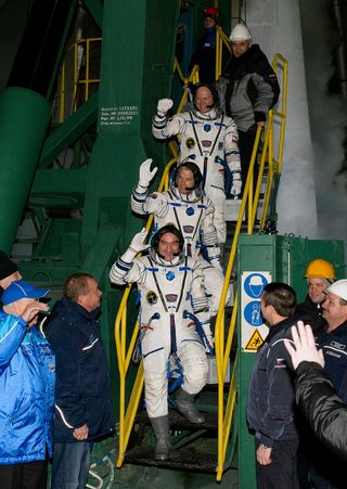 Expedition 39 Crew Waving Farewell