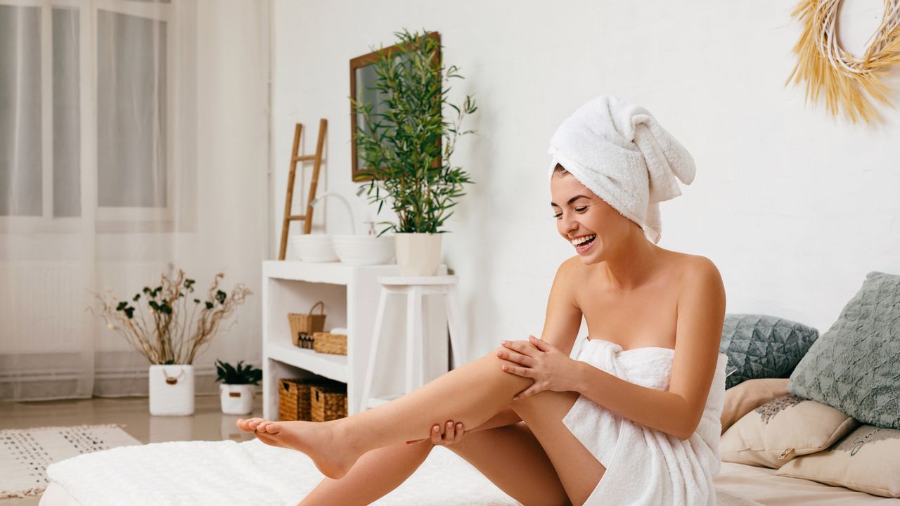 woman applying body moisturizer