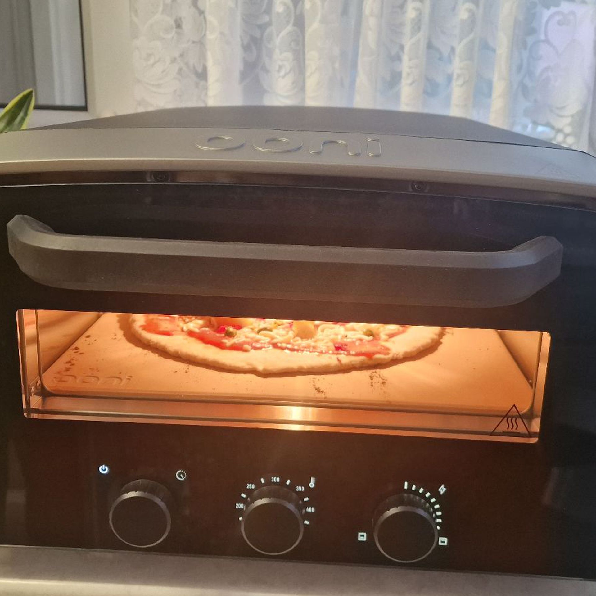 Millie Fender's first try of the Ooni Volt at home