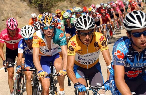 Heras and Menchov in the peloton