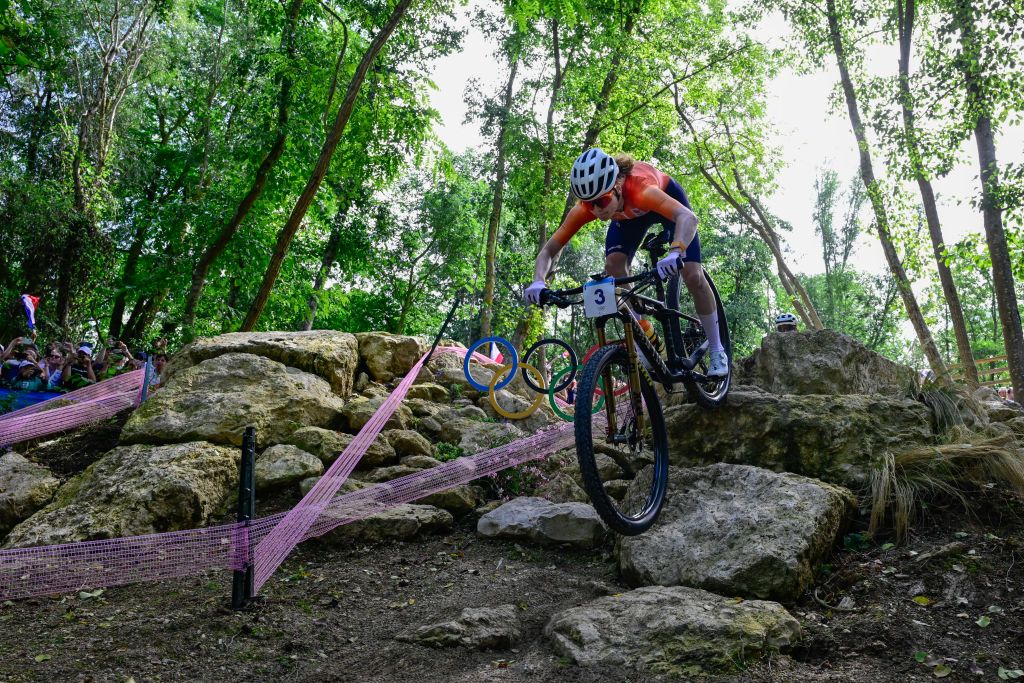 Netherlands' Puck Pieterse competes in the women's cross-country mountain biking event during the Paris 2024 Olympic Games in Elancourt Hill venue in Elancourt, on July 28, 2024. (Photo by John MACDOUGALL / AFP)