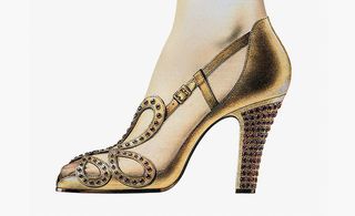 Shoe made with golden kidskin leather and embellished with a ruby-inlaid heel