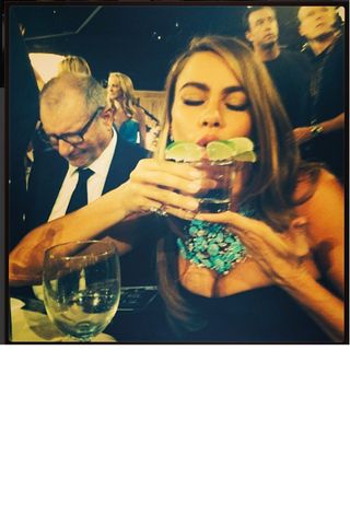 Sofia Vergara Holds Tequila Shots At The Golden Globes 2014