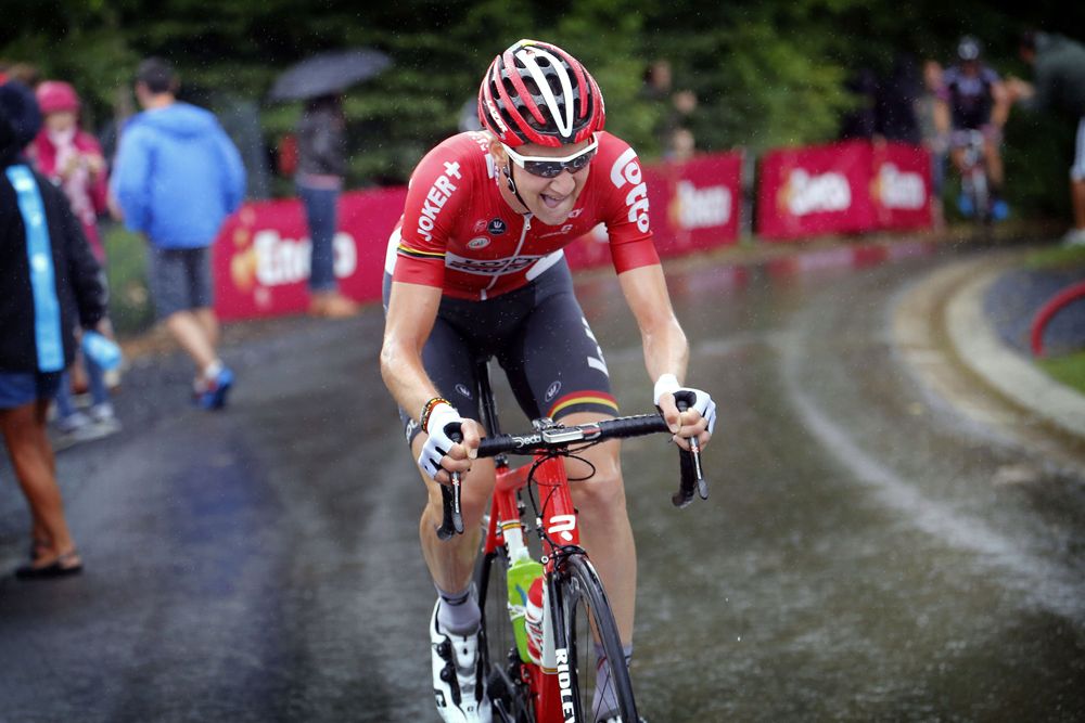 Wellens pushes on alone