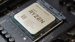 Un AMD Ryzen 7 5800X3D sobre una placa madre negra