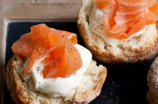 Wholemeal muffins with smoked salmon