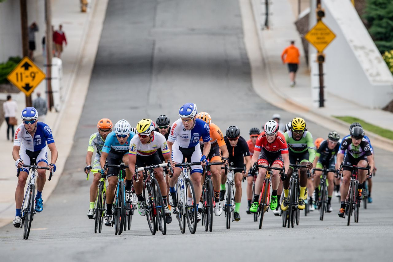 Danny Summerhill (UnitedHealthcare) goes up the side and the field reacts.