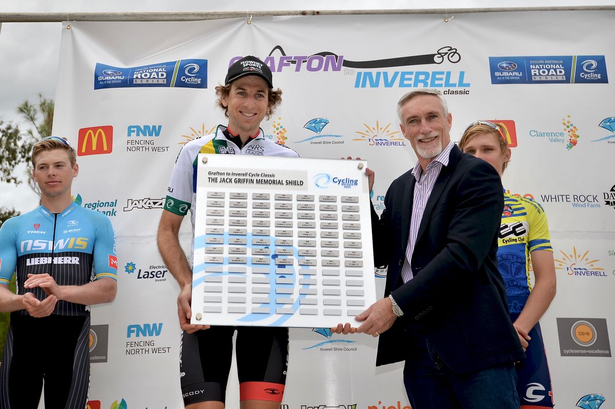 Neil van der Ploeg (Isowhey Sports Swiss Wellness) with the Griffin Shield