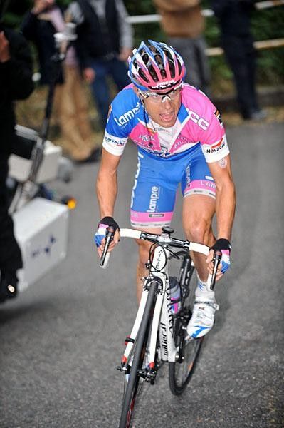Cunego looked in control as he climbed out of the saddle and danced on his pedals.