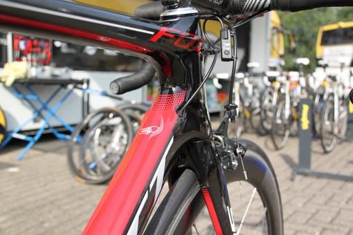 Internal cable routing is Shimano Dura-Ace Di2-friendly.